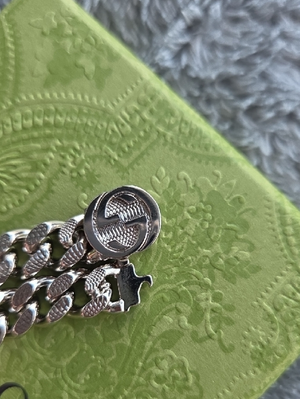 NEW Gucci X Adidas Blue Trefoil Pendant Necklace with Silver Chain. Unisex. - Picture 6 of 7